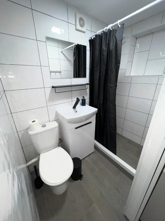Newly Renovated 1 Bedroom Flat With Garden Pergola Ennis Bagian luar foto